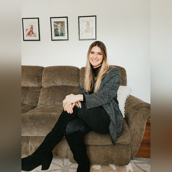 Meet your Posher, Dusty - Picture 1 of 7